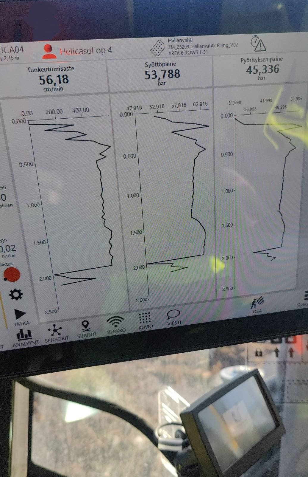 Real-time pile installation data captured on tablet at Hallanvahti — penetration rate, feed pressure and rotation pressure curves recorded per pile