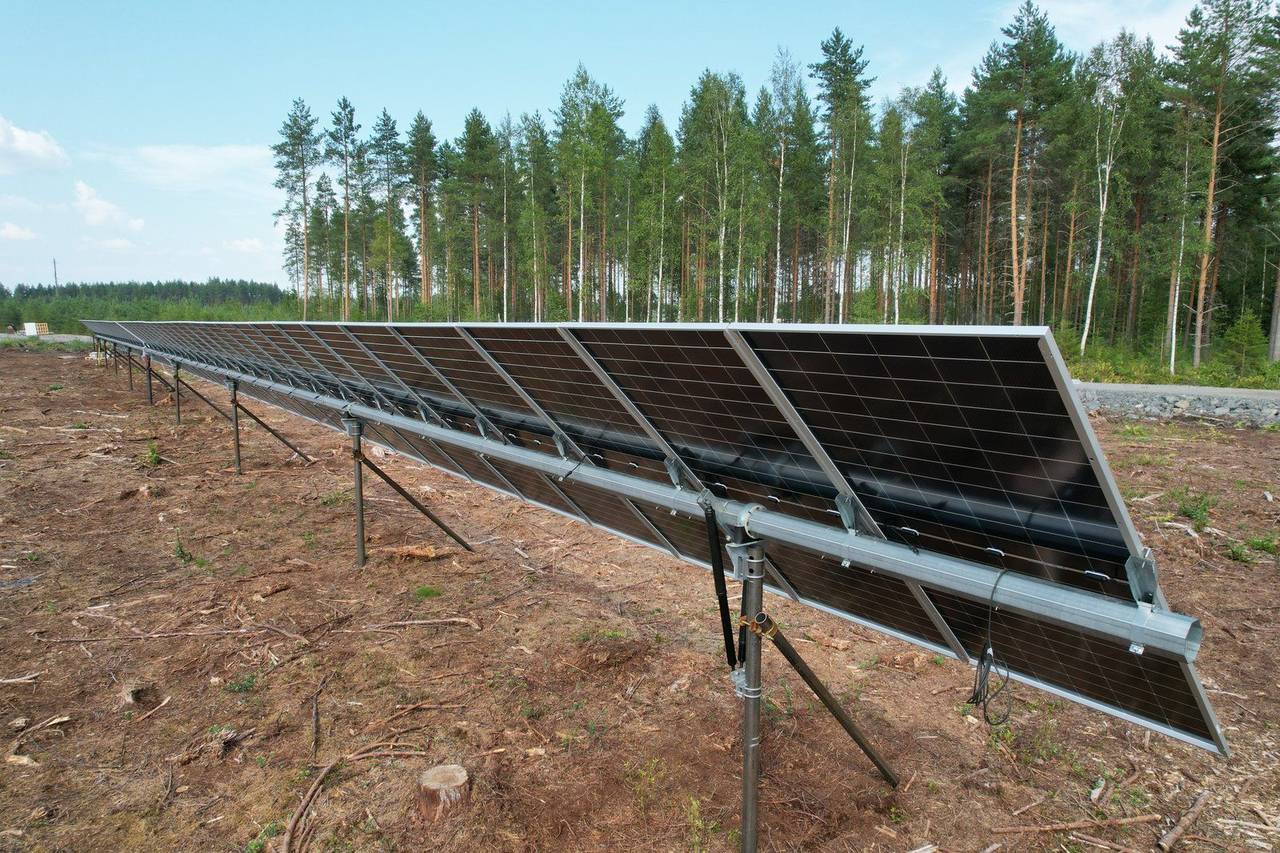 Aerial view of Helicasol crew installing helical pile foundations across a Nordic solar park